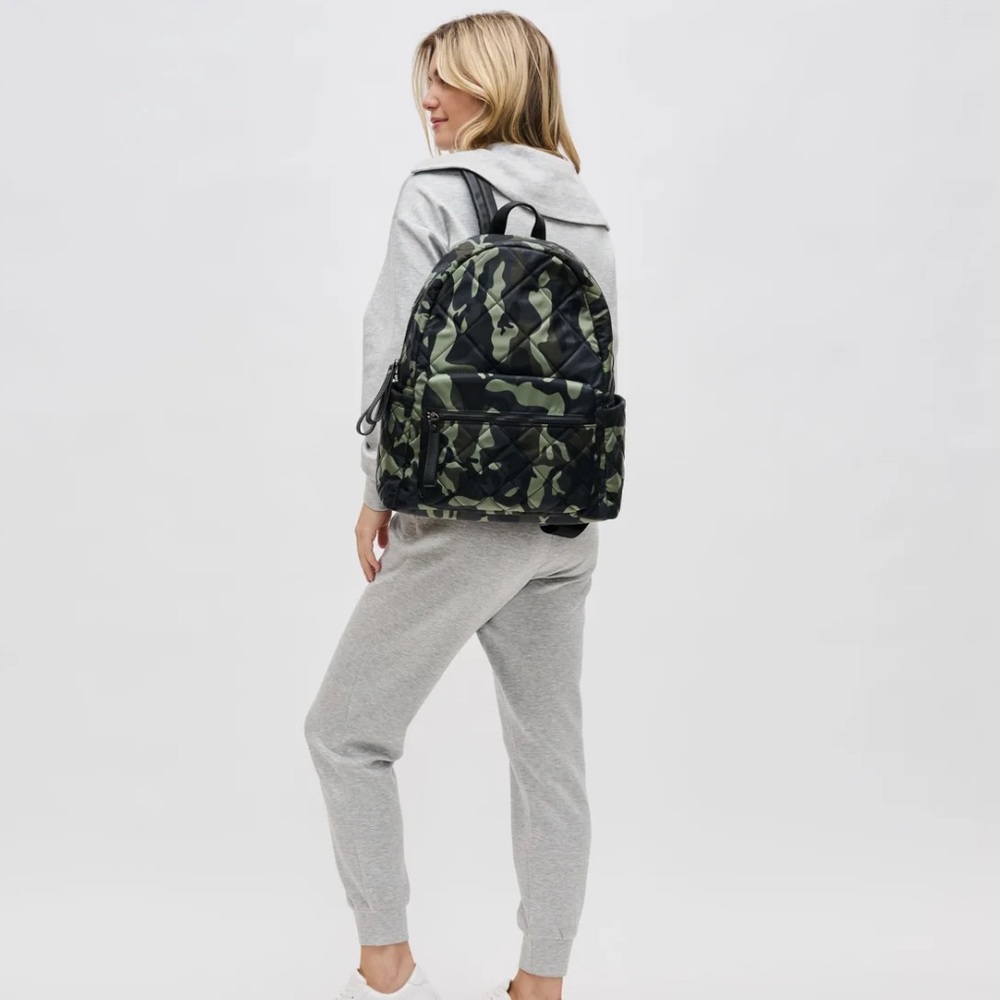 MOTIVATOR - medium TRAVEL BACKPACK

Camouflage Quilted Men's Backpack